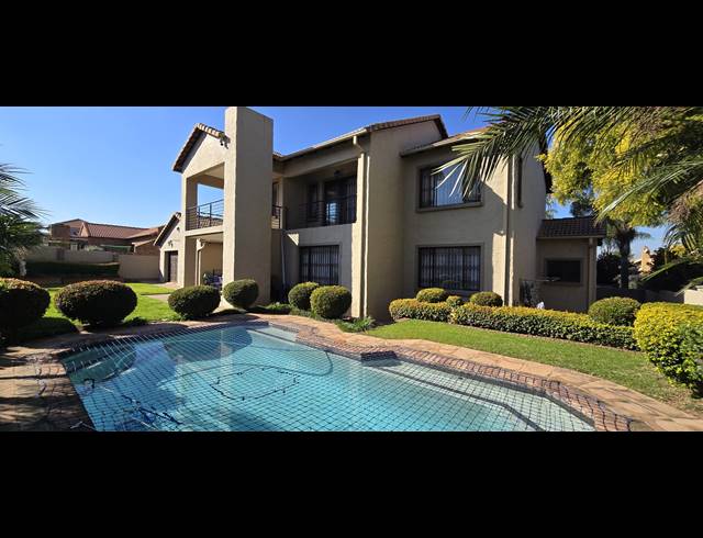 4 BEDROOM HOUSE FOR SALE IN ROOIHUISKRAAL NORTH